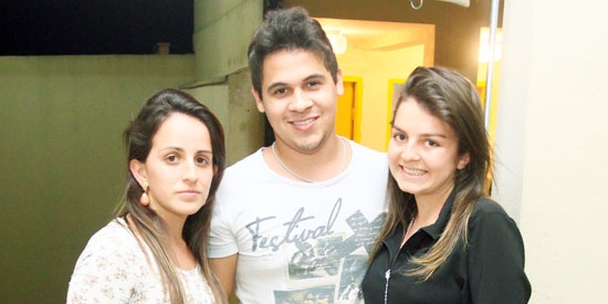 Ana Gomes, Leandro Neves e Adrielly Gomes, no Pastel do Lu